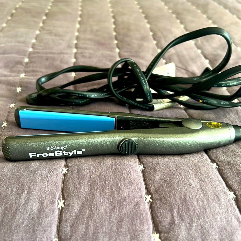 Bio Ionic FreeStyle hair iron